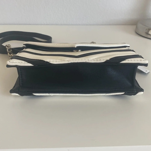 Express Cross Body - Picture 6 of 10